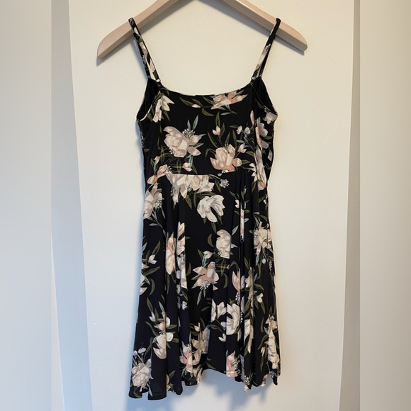 Aritzia - Talula Lipinski Skater Mini Dress - Size 6 - Black Floral - Picture 4 of 9